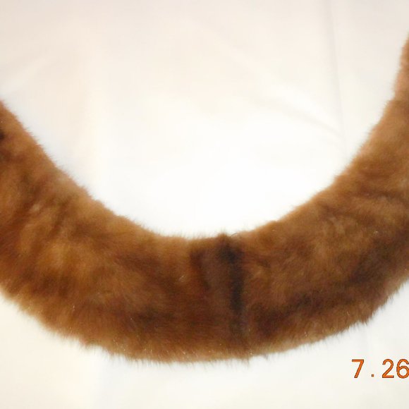 MINK FUR COLLARS - Picture 2 of 5